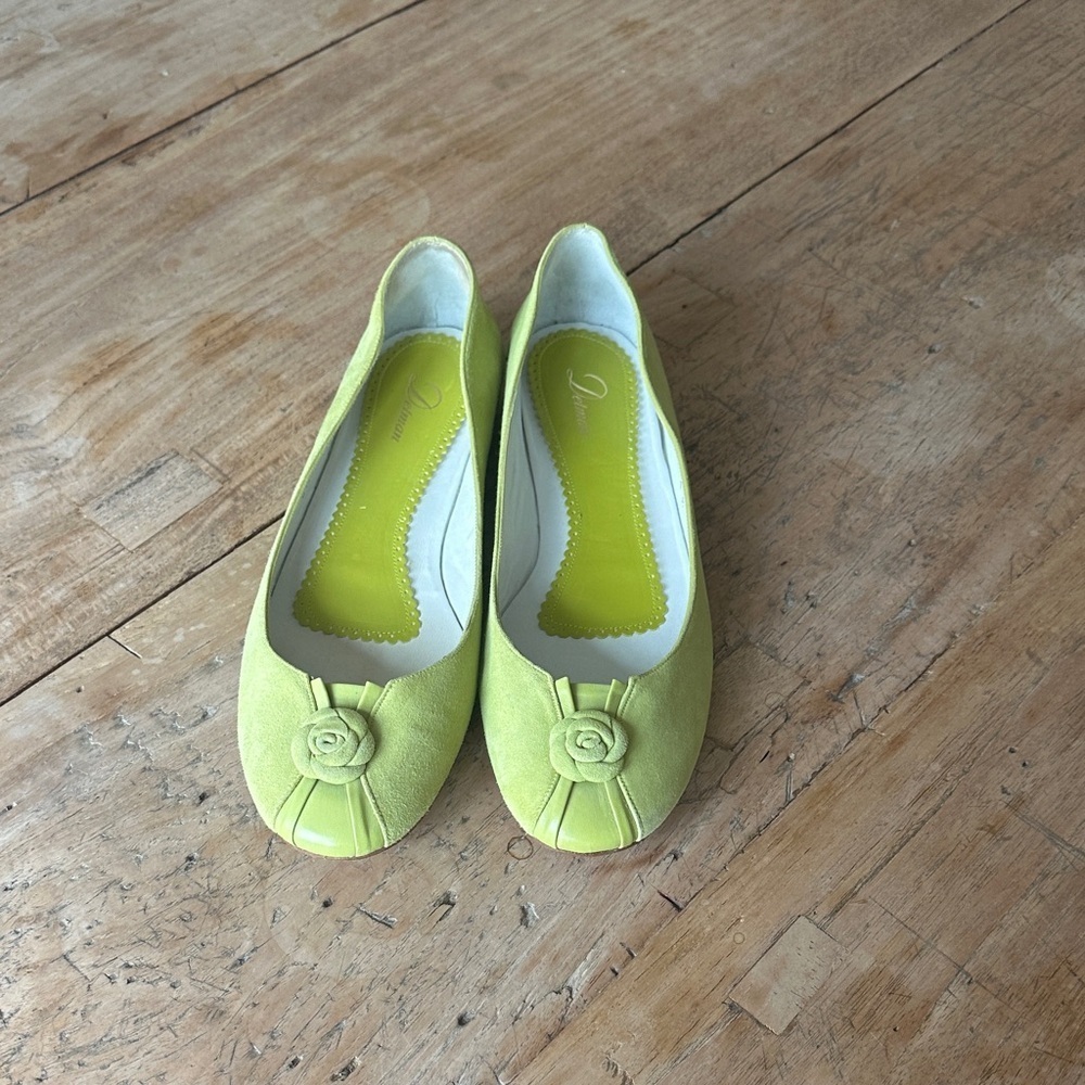 Delman Suede Ballet Flats – Subtle Lime Green | Size 9M | Made in Spain